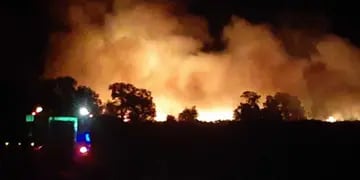 Impactante incendio cerca del Aeropuerto de Rosario