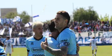 Pablo Vegetti, goleador de Belgrano, anotó el 1 a 0 en el final del primer tiempo ante Guillermo Brown de Puerto Madryn