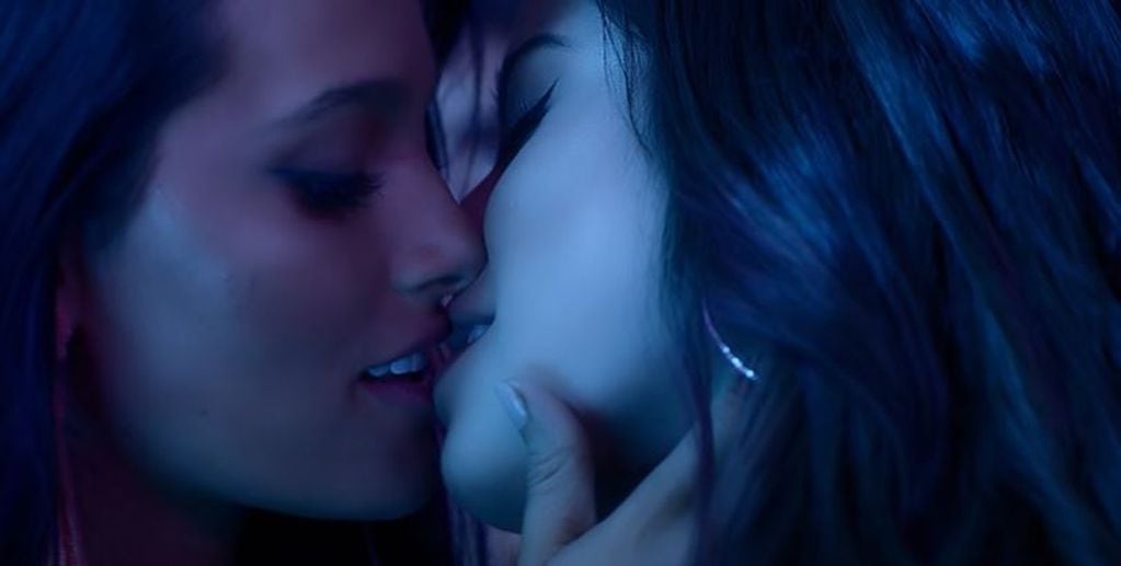 La vez que Emilia Mernes y Oriana Sabatini se besaron para un videoclip
