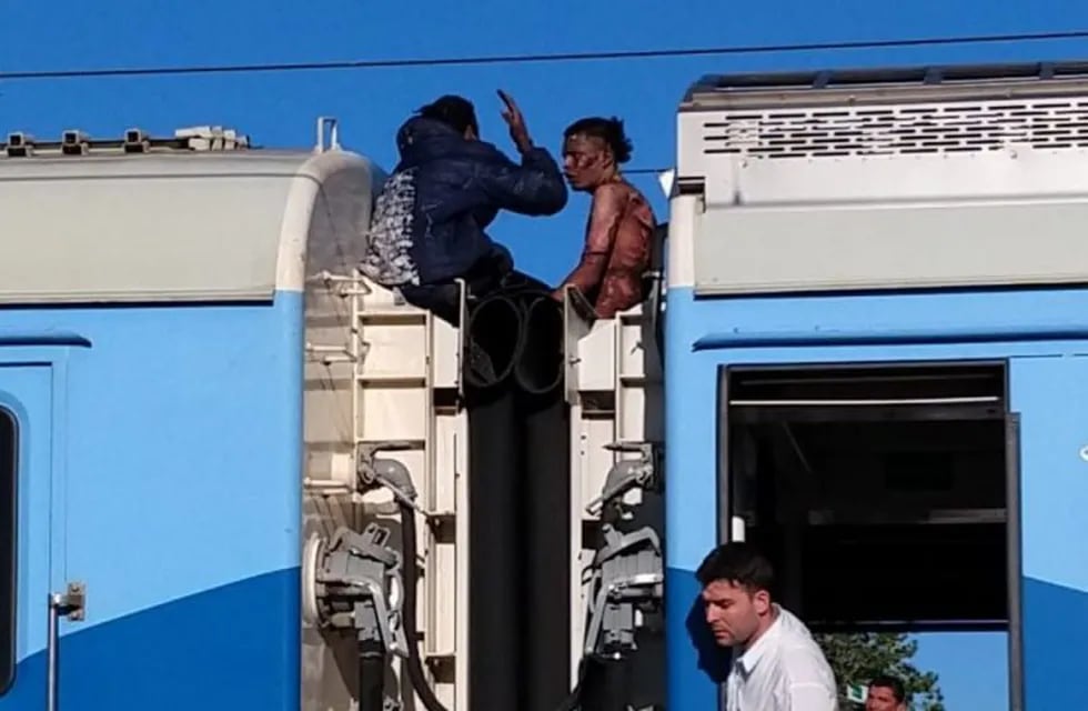 Uno de los heridos del tren Roca por la descarga eléctrica, es de La Plata
