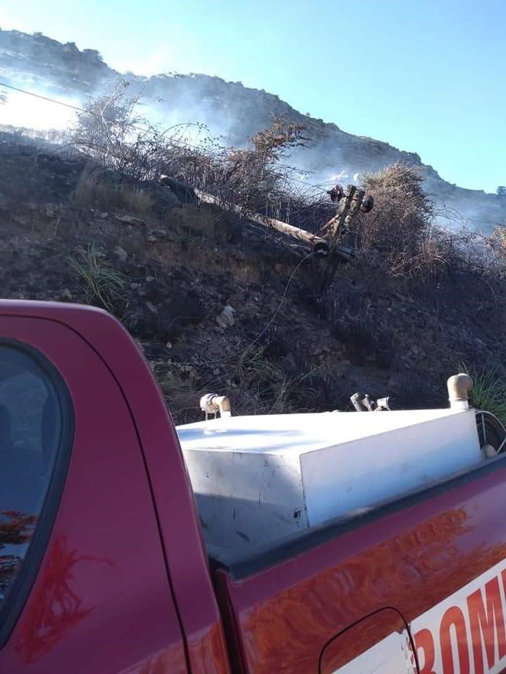 Incendio forestal en La Cumbre. (Foto: gentileza Claudia Cepeda).