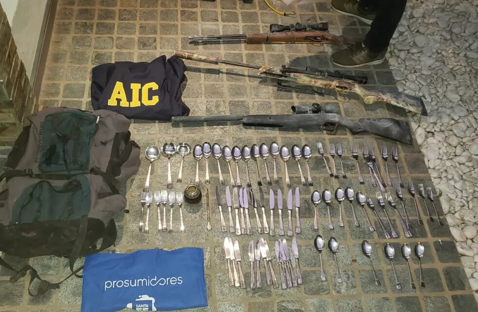 Las armas dejadas en un estudio jurídico y que las decomisó la AIC