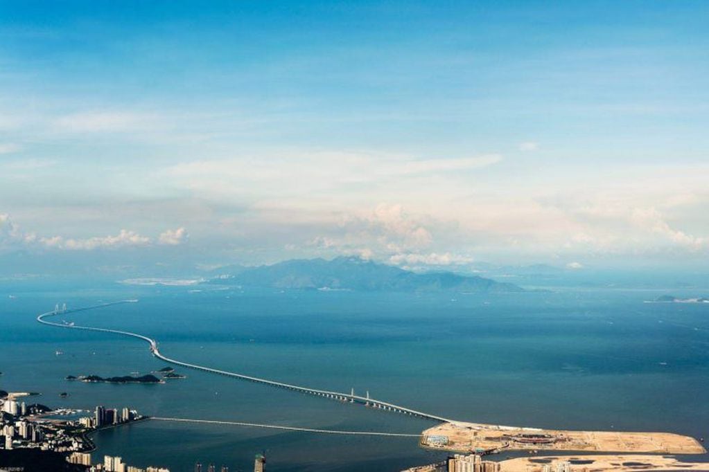 El puente es una obra estratégica para impulsar una de las regiones más prósperas de China.