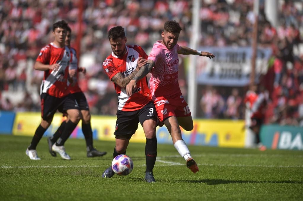 Instituto enfrentó a Deportivo Maipú en Alta Córdoba, en un amistoso en el Monumental. (Facundo Luque / La Voz)