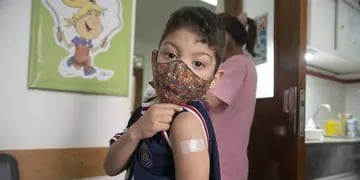 Vacunación de chicos contra el coronavirus en Rosario