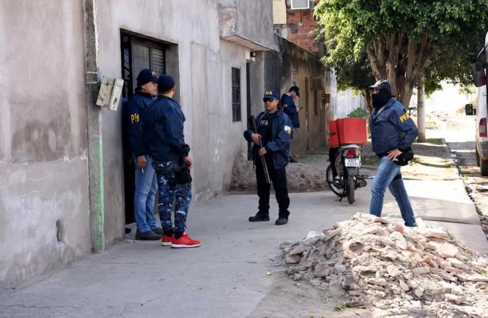 Los agentes federales realizaron un megaoperativo en Tucumán y detuvieron a 14 personas.