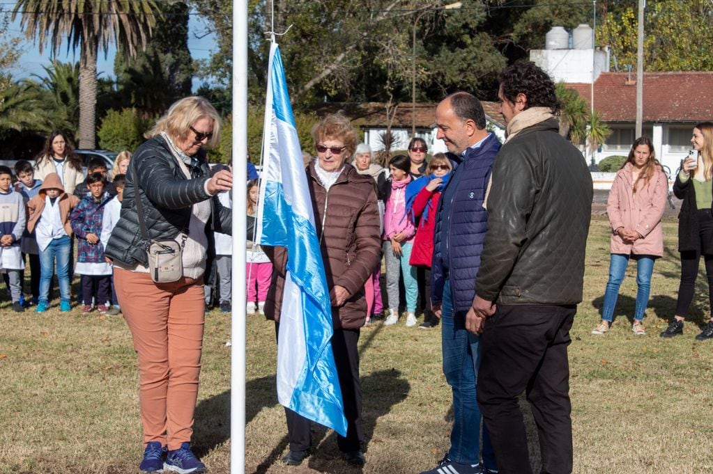 Inauguración del Playón Deportivo en Orense y nombramiento de la Plazoleta “Adela Gundensen