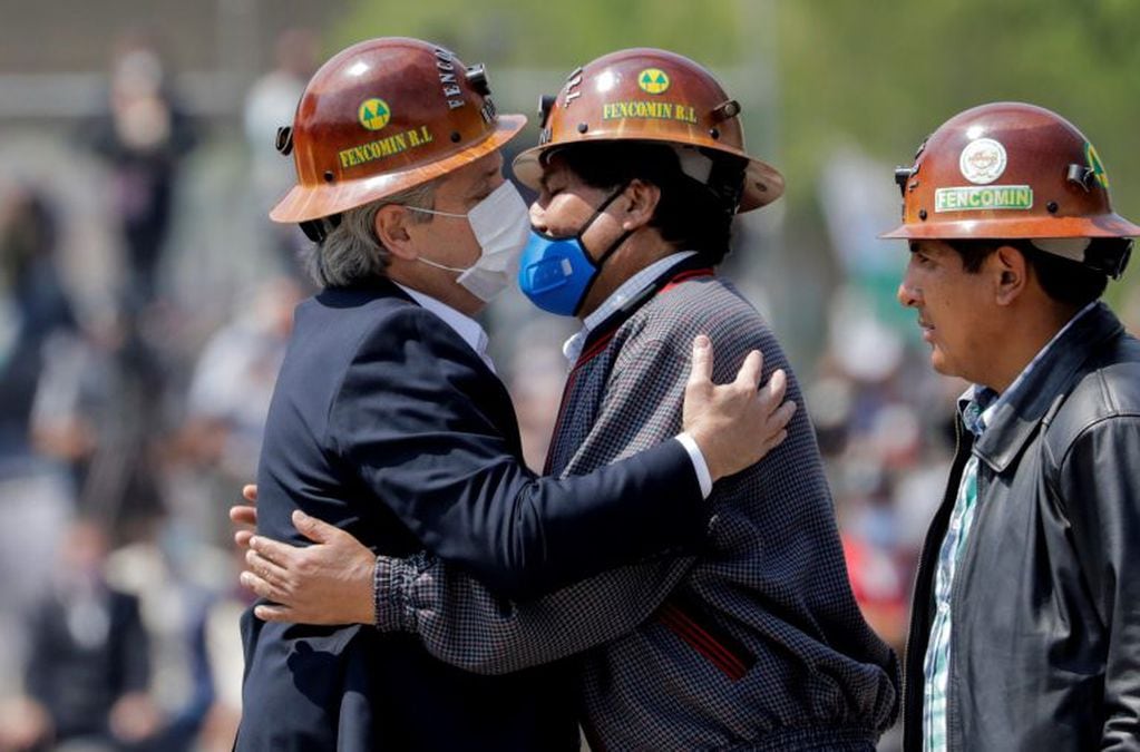 Alberto Fernández as y Evo Morales. (REUTERS)