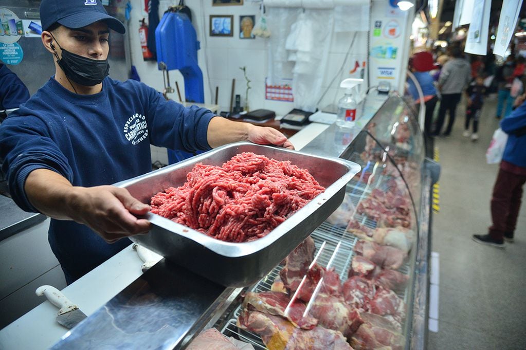 La carne debe ser molida ante la vista del cliente, para evitar su contaminación.