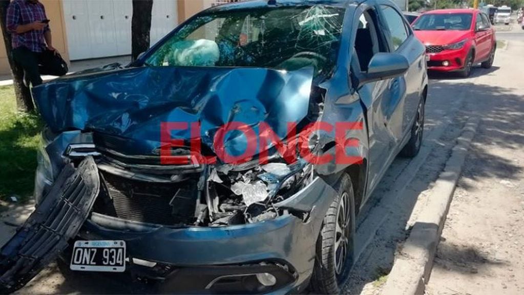 Dos conductores chocaron en Paraná y terminaron a los abrazos