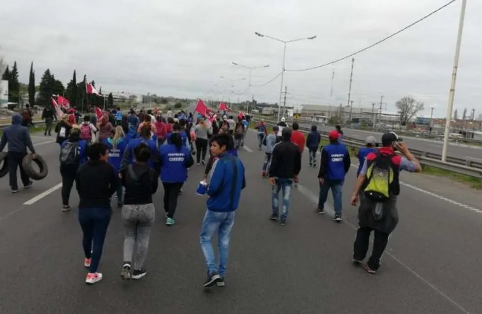 La organización anunció que se retiraría de las calles alrededor de las 13.30. (Facebook)