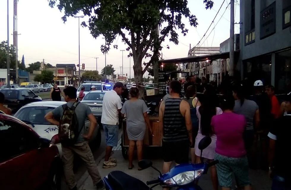 Un ex policía frustró un violento intento de asalto a una distribuidora (@JoseljuarezJOSE)