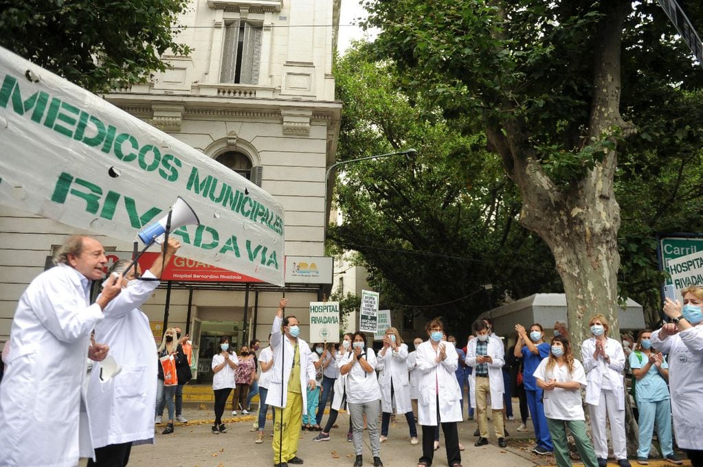 Ricardo Solari Secretario General de la Asociación de Médicos Municipales durante el paro en el Hospital Rivadavia. (Foto Federico Lopez Claro)