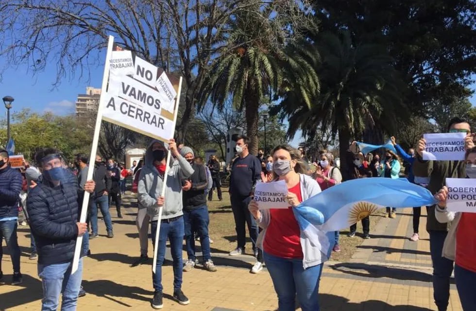 Multitudinaria marcha en Venado Tuerto en contra de las restricciones de Perotti