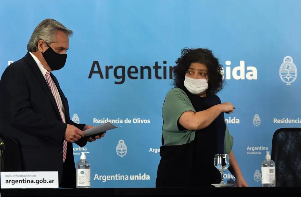 Carla Vizzotti y Alberto Fernández en conferencia de prensa. (Foto: Archivo Clarín)