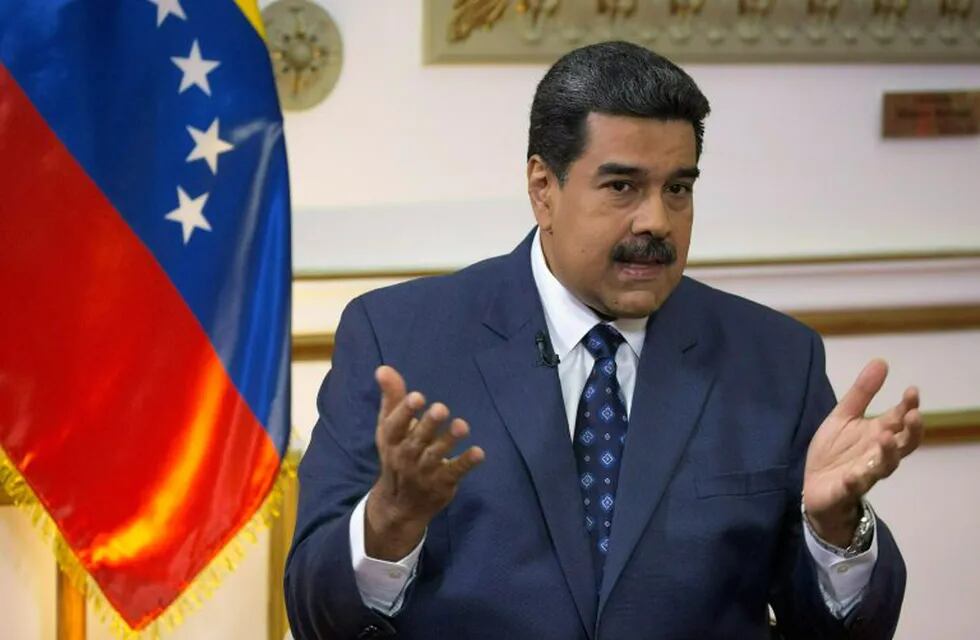 Nicolás Maduro cerró la frontera con Brasil y evalúa hacer lo mismo con Colombia. (AP)
