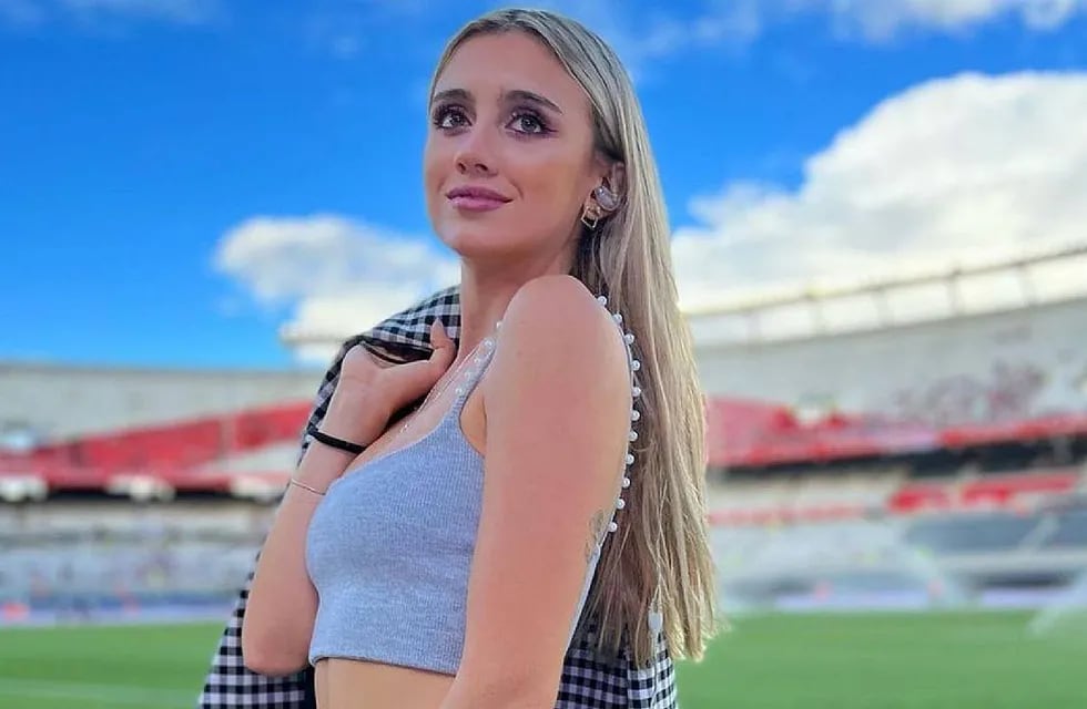 Desde la cancha, Morena Beltrán se llevó todas las miradas en Instagram con un top de escote caído