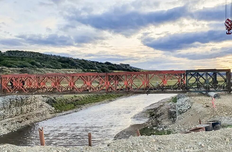 Vialidad concretó el montaje del nuevo puente sobre el Río Ladrillero