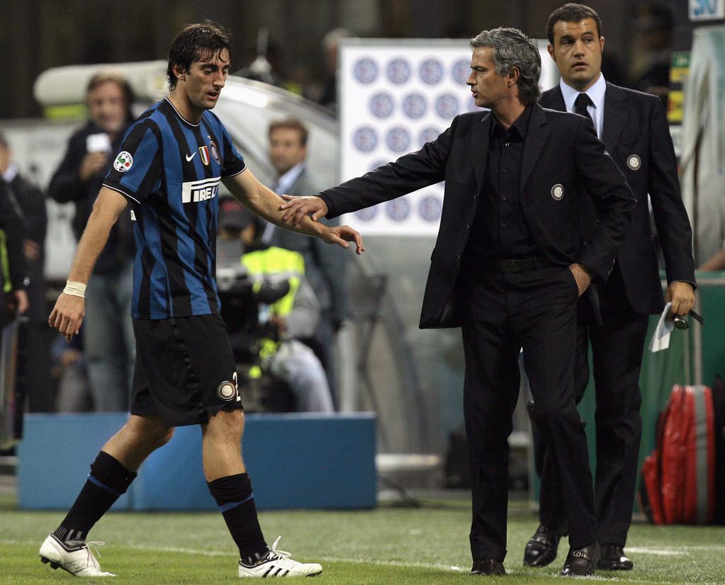 Diego Milito y José Mourinho en el Inter de la temporada 2009/10.