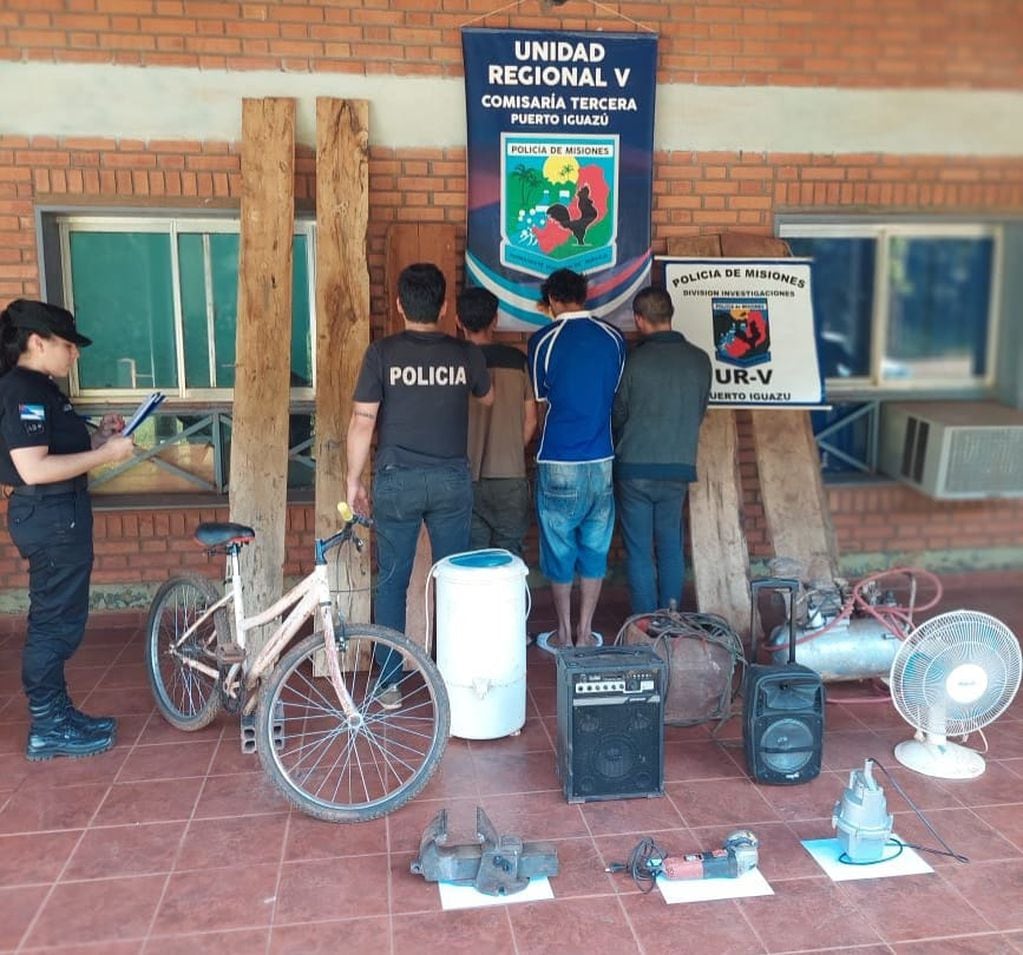 Puerto Iguazú: tres detenidos y varios objetos robados recuperados.