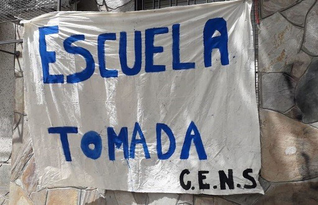 Alumnos de la escuela Nigelia Soria tomaron el colegio de forma simbólica. (Facebook)