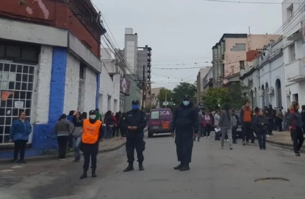 Policía controla el área de pagos, en Jujuy