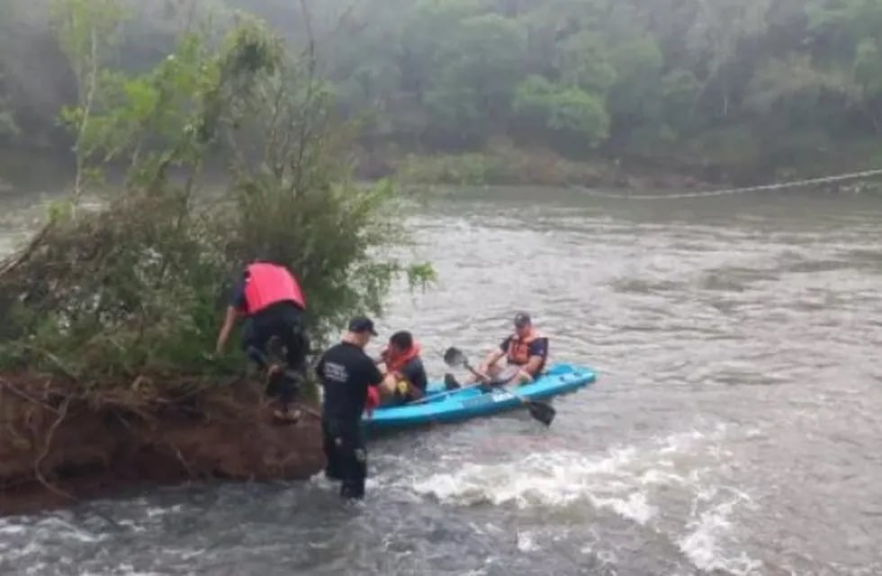 Lamentablemente, hallaron el cuerpo sin vida del joven que se arrojó al arroyo Garuhapé.