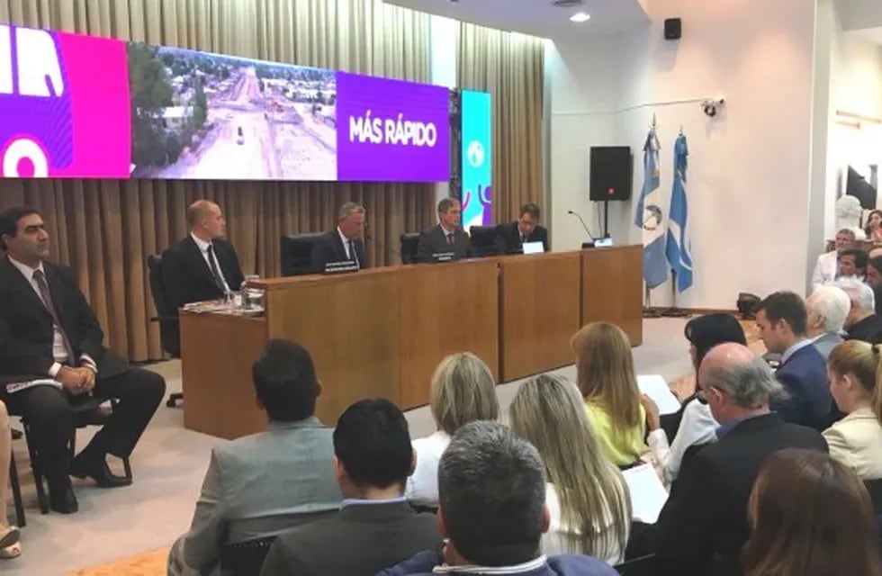 Quiroga defendió el aumento del boleto de colectivo en Neuquén