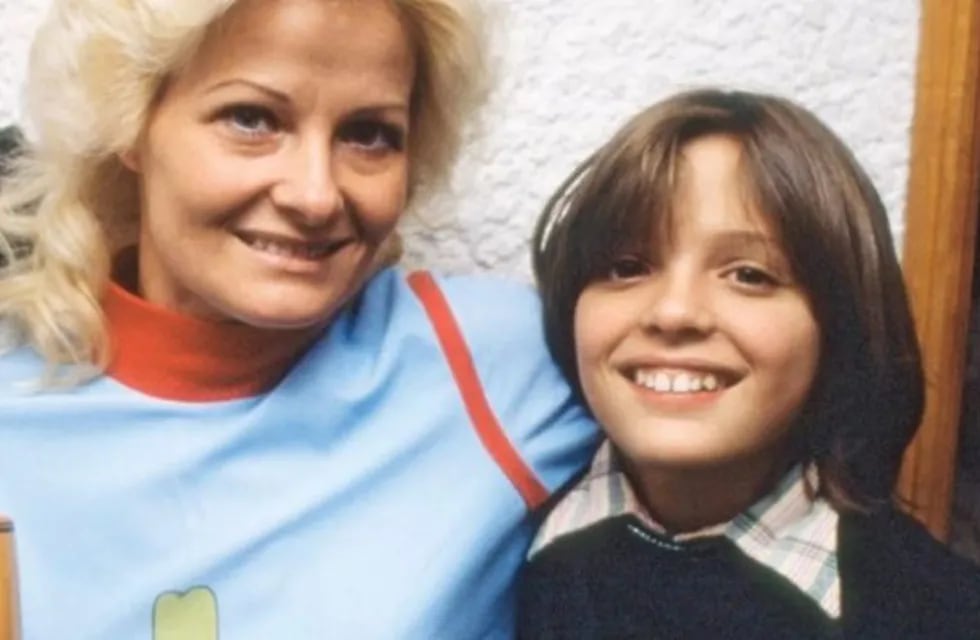 Luis Miguel de pequeño junto a su madre Marcela Bastieri. (Foto: Web)