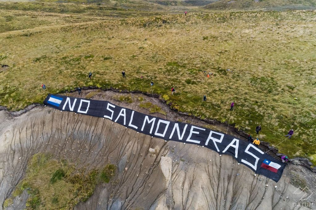 La legislatura aprobó hoy por unanimidad el proyecto de ley que prohíbe la salmonicultura en Tierra del Fuego.