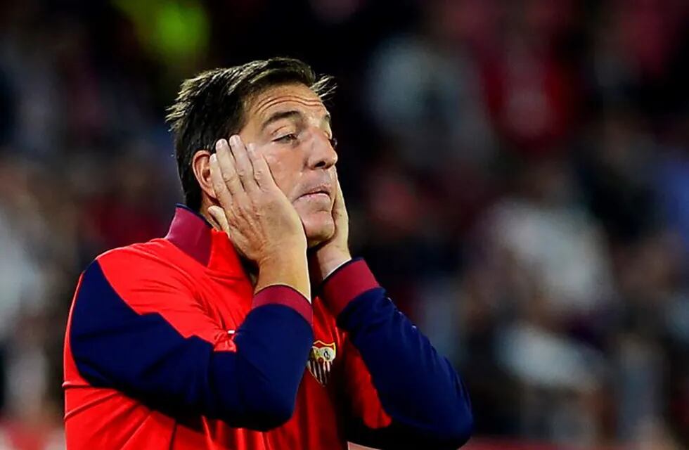 Sevilla despidió a Eduardo Berizzo. Foto: AFP.