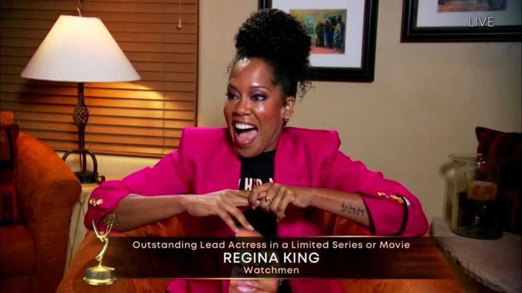 Regina King y su reaccion al ganar un Emmy como mejor actriz de serie limitada o película para la televisión. (AP)
