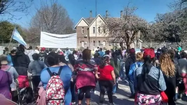 Cabín 9 se puso de pie: cientos de feriantes de Pérez marcharon por tercera vez a la Municipalidad