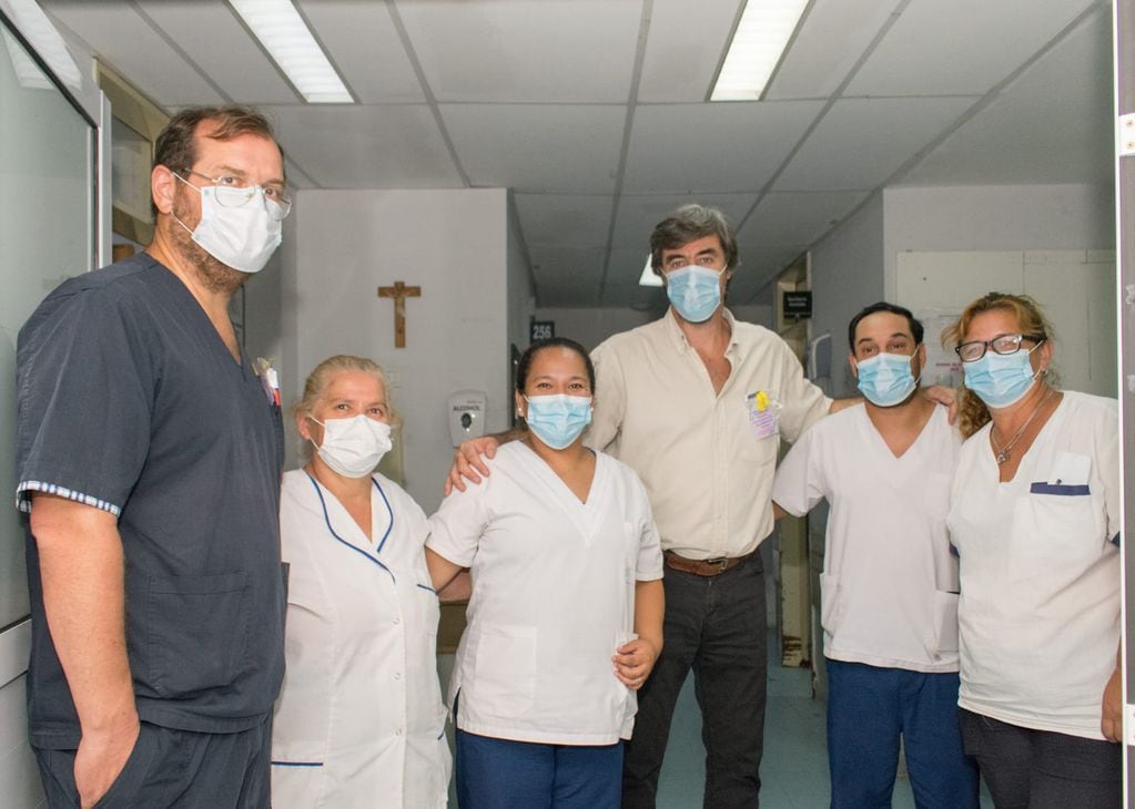 Giano recorrió los servicios del hospital Delicia Concepción Masvernat en la previa de la Nochebuena.