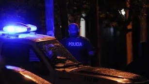 Rescate. La Policía acudió por llamados de vecinos del barrio San Miguel de Rosario.. 