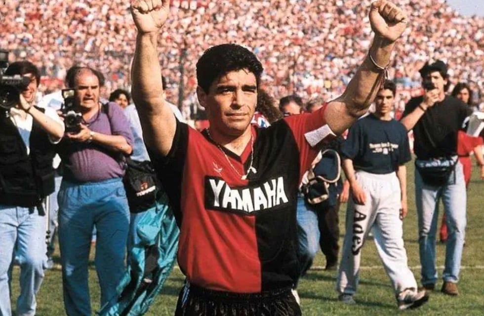 El ídolo mundial vistió la camiseta rojinegra entre 1993 y 1994.