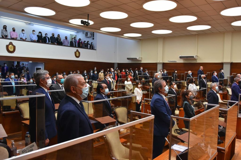 Con la ceremonia de jura y toma de posesión de sus cargos, 24 diputados y diputadas renovaron la composición de la Legislatura de Jujuy.