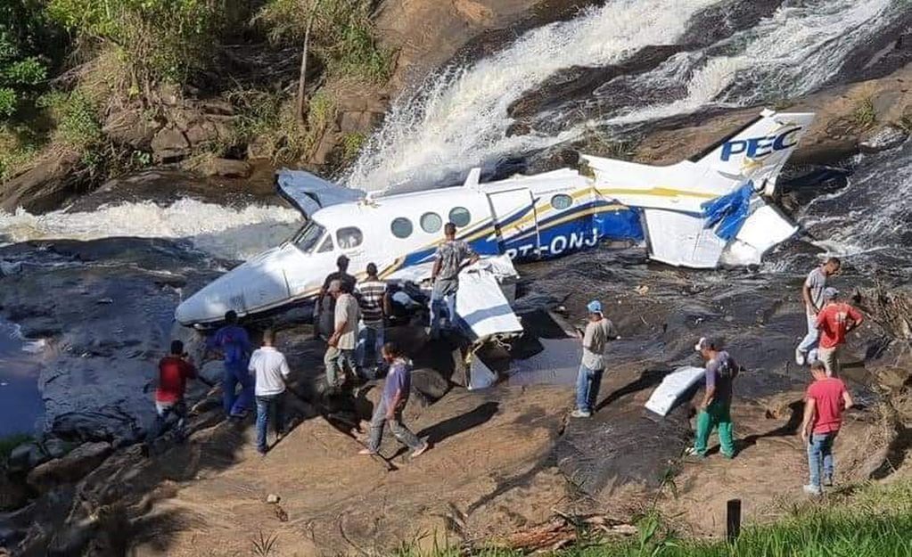 "La aeronave transportaba a la cantante Marília Mendonça y ella está entre las víctimas fatales”, confirmaron los bomberos. (Foto: Twitter)