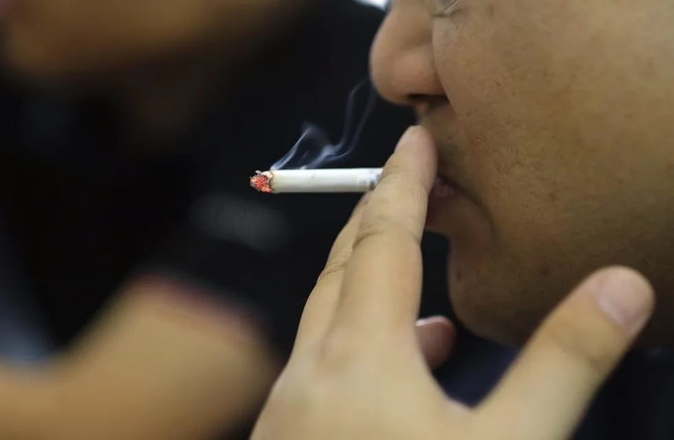 Pulmones de fumador vs. pulmones sanos: el estremecedor video que se hizo viral. (Foto: EFE/Luong Thai Linh)