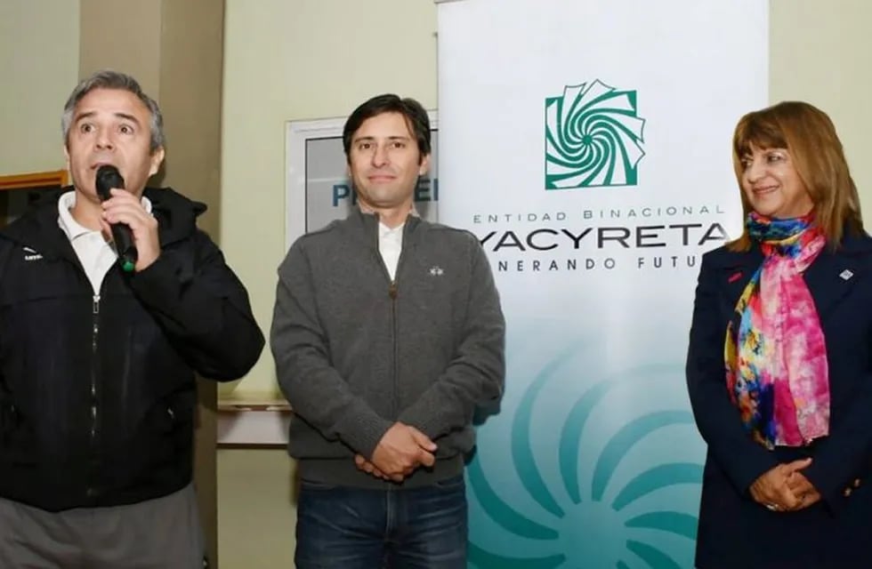 El CEO de Yacyretá, Martín Goerling (centro) confirmó que la Justicia allanó las oficinas.