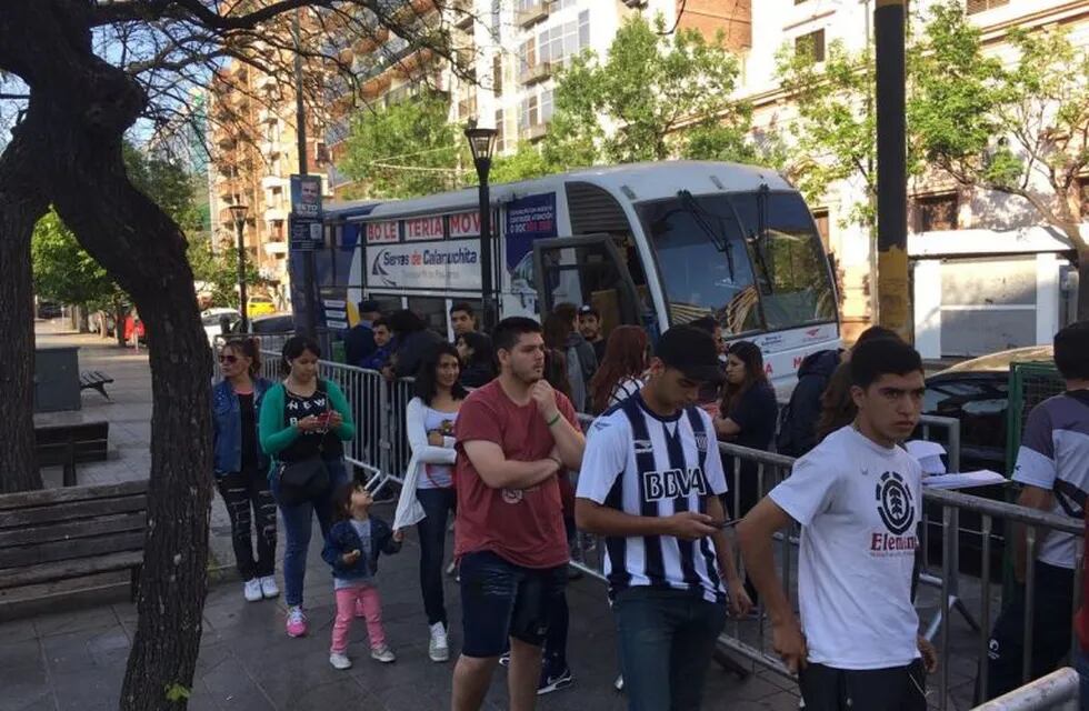 La tormenta complicó al venta de boletos por la tarde. Este jueves se espera una fuerte demanda.