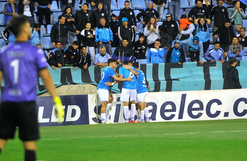 Sin que le sobre nada, Belgrano hizo lo suyo y mantiene las chances (Foto: Javier Ferreyra / La Voz).