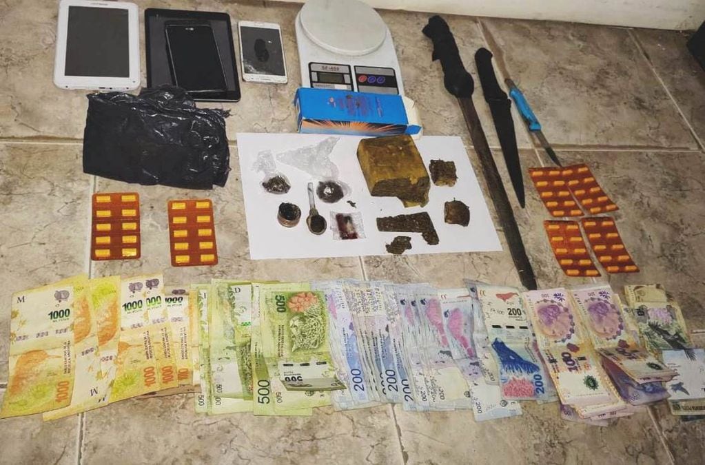 La policía desbarató un kiosco de venta de droga en Alvear y detuvo a un joven de 18 años.