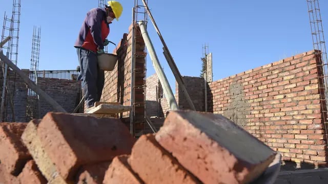 Una mujer fue detenida por presunto robo en una obra en construcción