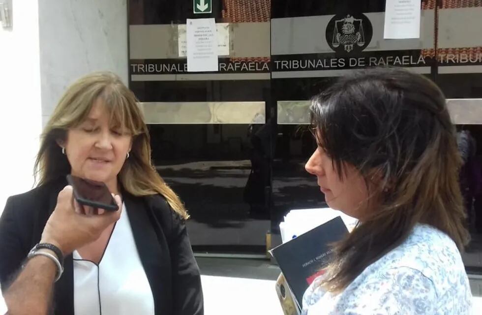 Las fiscales Ángela Capitanio y Gabriela Lema, tras la audiencia cautelar (Vía Rafaela)