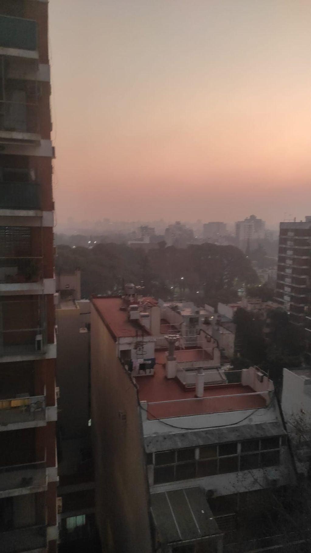 La imagen del humo en la Ciudad de Buenos Aires.
