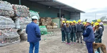 Alumnos del  Colegio Jesús Adolescente visitaron la Planta de Separación de Residuos Sólidos Urbanos de Tres Arroyos