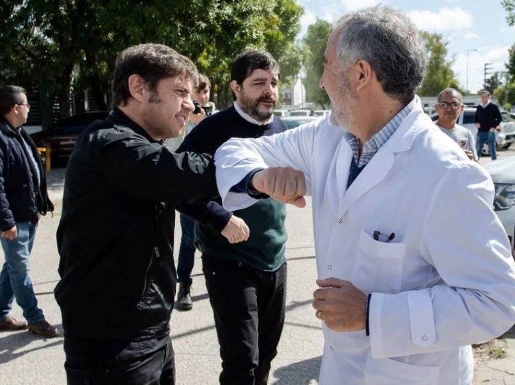 La visita del gobernador bonaerense Axel Kicillof al Hospital Belgrano de San Martín, donde luego aparecieron profesionales con coronavirus. (Clarín)