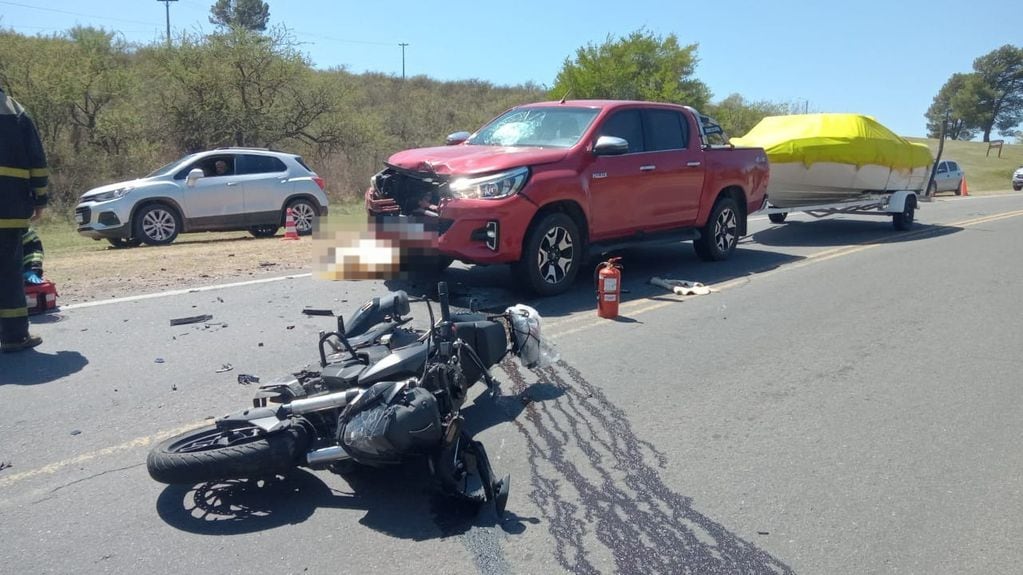 Falleció un motociclista tras impactar contra una camioneta.