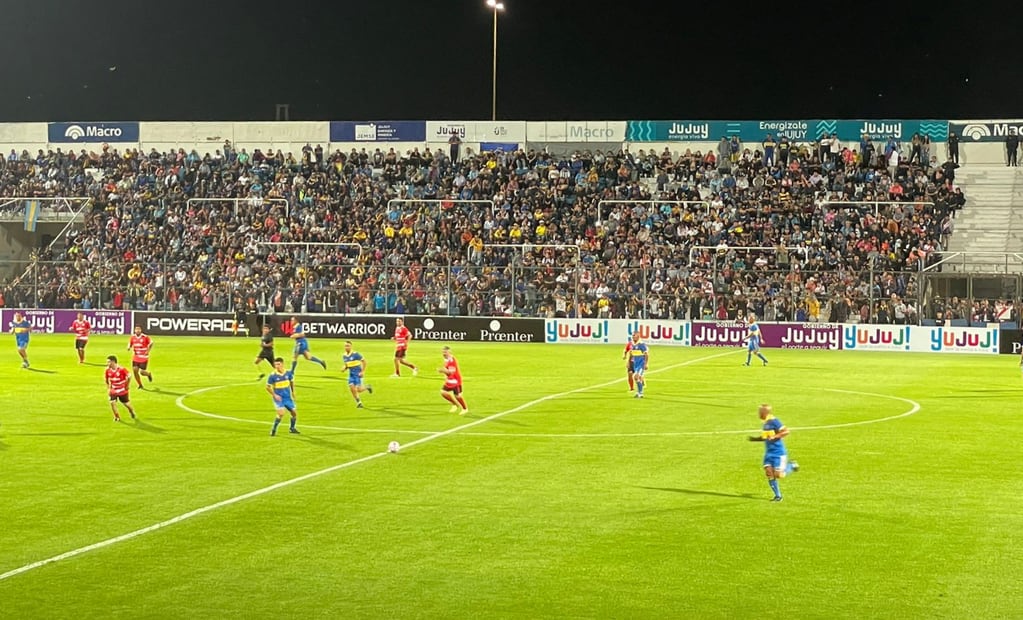 Boca Juniors venció a River Plate por 3-0 en el encuentro disputado en el estadio "23 de Agosto" de San Salvador de Jujuy.